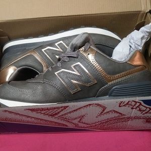 New in box rose gold New Balance